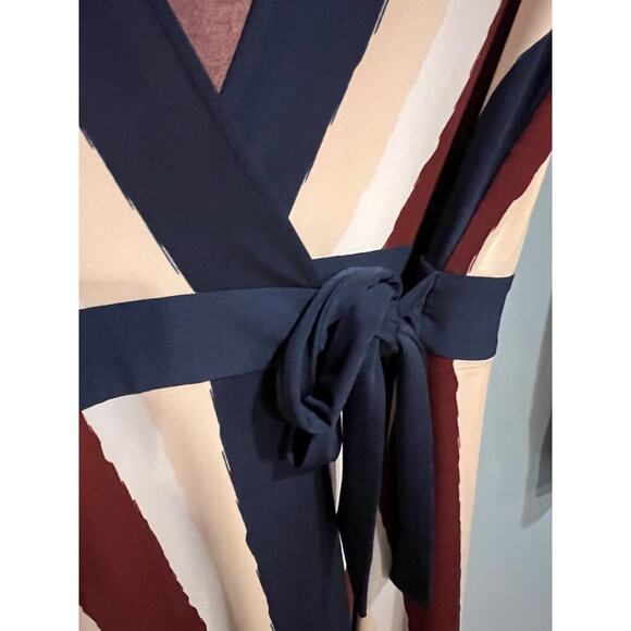 EUC BCBGMAXAZRIA Isabella Wrap Dress - Women's Size Small - Picture 5 of 9